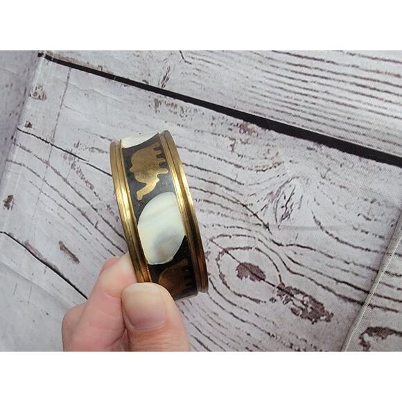 VINTAGE HANDMADE MOTHER OF PEARL BRASS ELEPHANT INLAY BANGLE BRACELET Boho Style - Picture 4 of 7